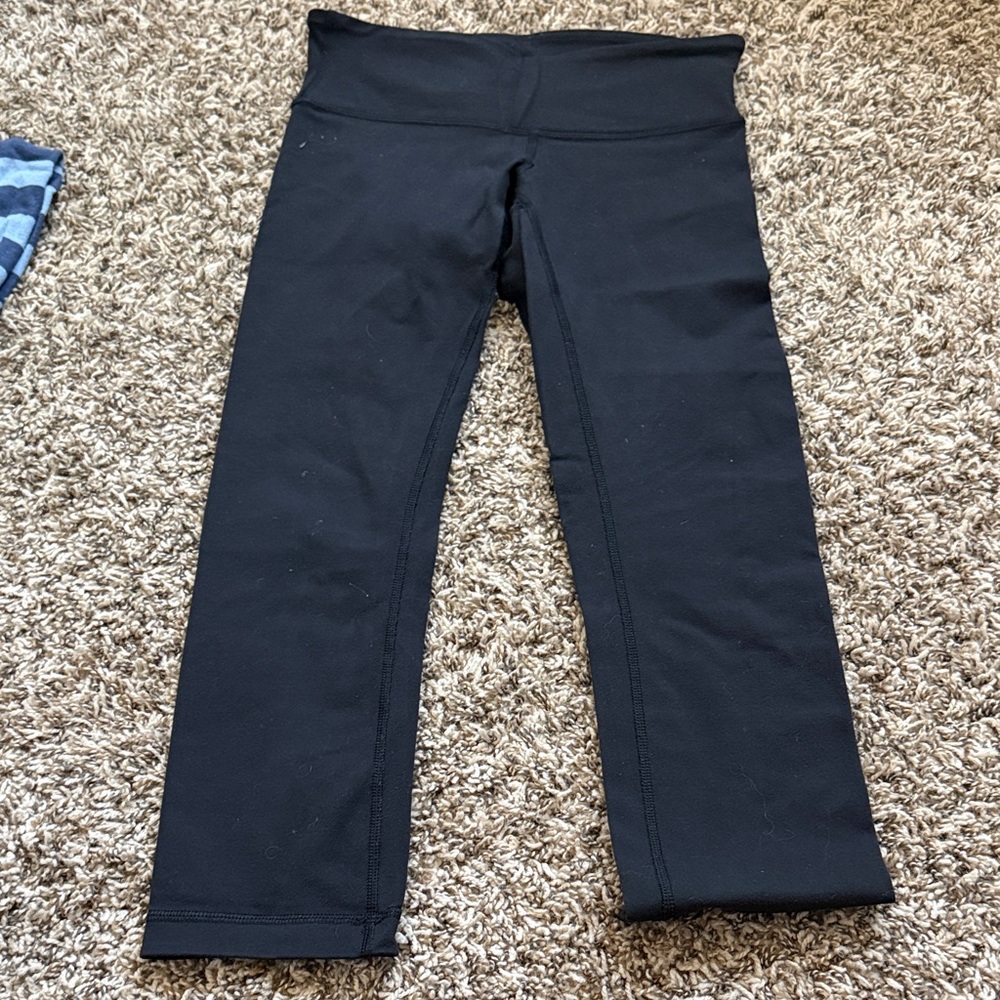 Lululemon size 4 black capri legging